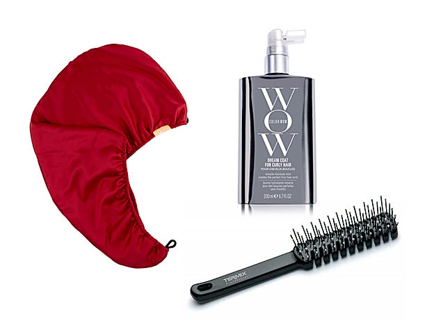 Turbante Rapid Dry Double Layer de Aquis (50 €). Dream Coat for Curly Hair de ColorWow (29,99, en Sephora). Cepillo Esqueleto de Termix Profesional (6,49 €).
