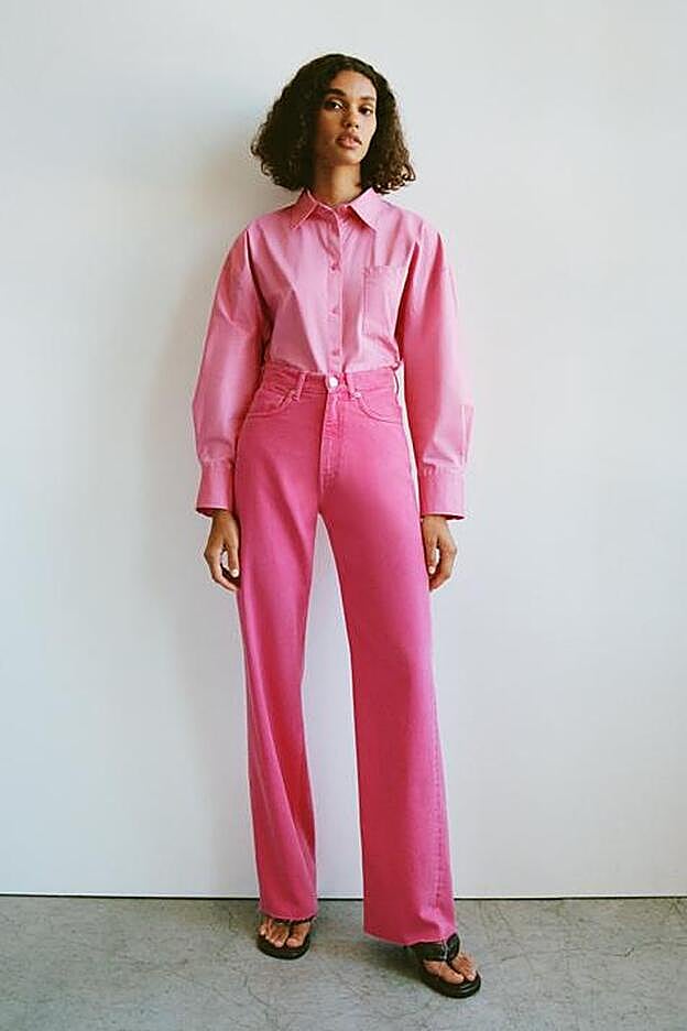 Espectaculares vaqueros rosa flúor de la nueva colección de Zara.