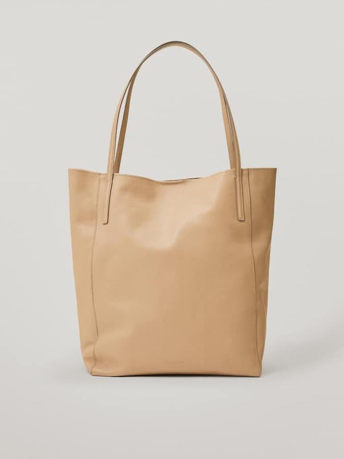 Bolso de estilo shopper en color crema de la nueva colección de Massimo Dutti (99,99 euros)