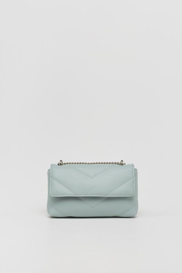 Bolso aguamarina con asa de cadena, de Sfera (9,99 euros).