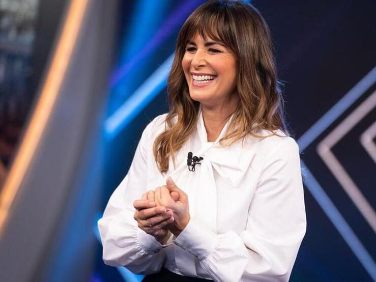 Fotos: 17 camisas blancas originales que nos gustaría que llevara Nuria Roca presentando 'El Hormiguero'