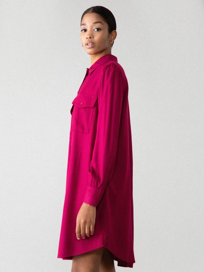 Vestido camisero granate, de las rebajas de Lefties (6,49 €).