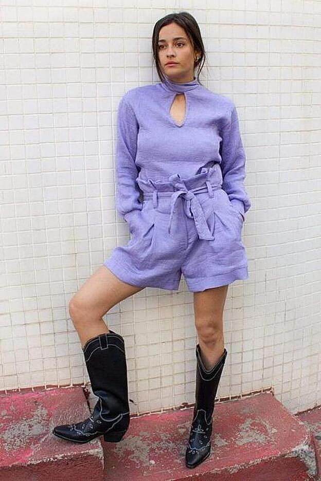 Blusa oversize multiposición en color púrpura. Rebajada de 44 a 33 euros