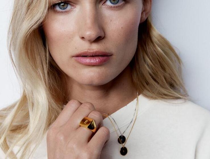 Fotos: Las joyas personalizadas con iniciales de Zara son el mejor autorregalo que puedes hacerte esta semana