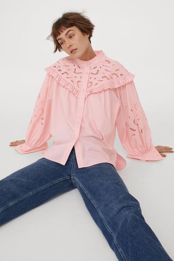 Camisa calada de color rosa de la nueva colección de H&M (39,99 euros)