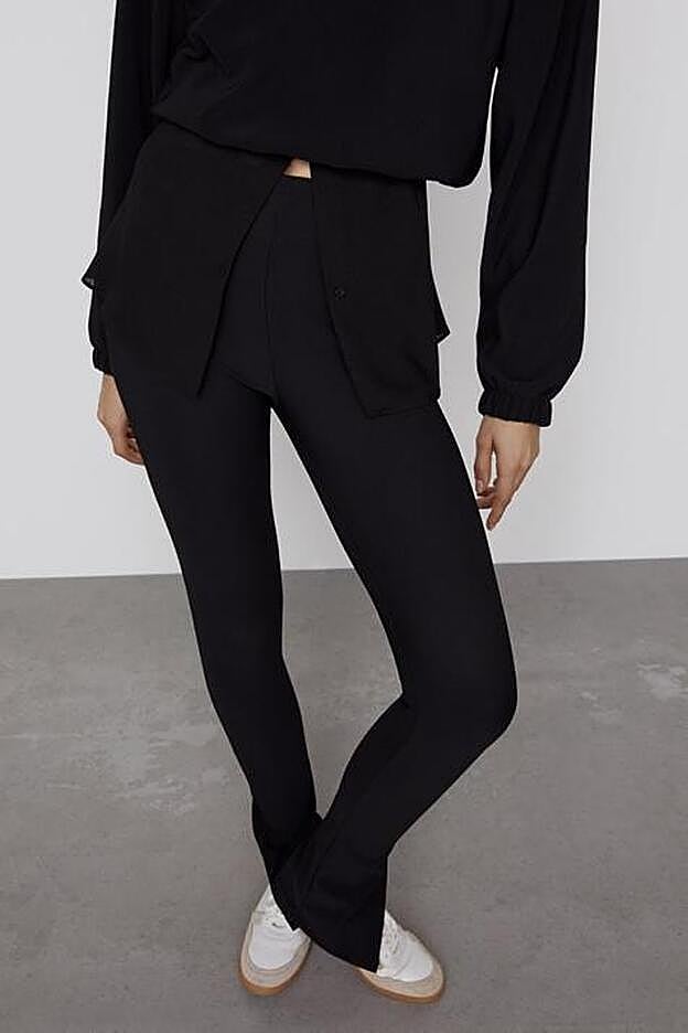 Leggings confeccionados en otomán y con abertura lateral de Zara.