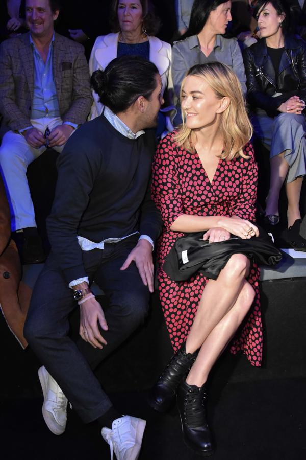 Es habitual ver a Marta Ortega en los 'ront row' de las 'fashion weeks', la MBFWM incluida. Y alli donde se reúne la flor y nata de la moda, ella demuestra que es la mejor embajadora de Zara. Este vestido de lunares fue uno de los grandes éxitos del buque insignia de Inditex aquella temporada y  se agotó antes incluso de salir a la venta . ¡Hasta  Mulaya lanzó un clon !