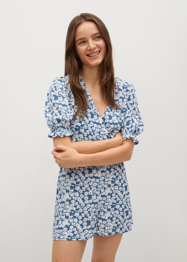 Mono estampado con flores en tonos azules de la nueva colección de primavera de Mango (29,99 euros)