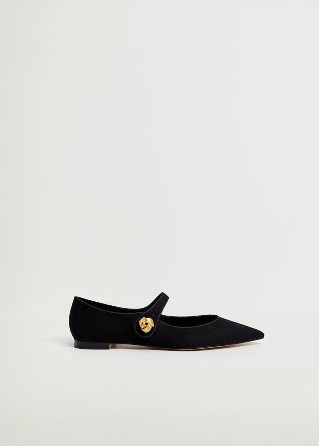 Zapatos planos en color negro de la nueva colección de primavera de Mango (29,99 euros)