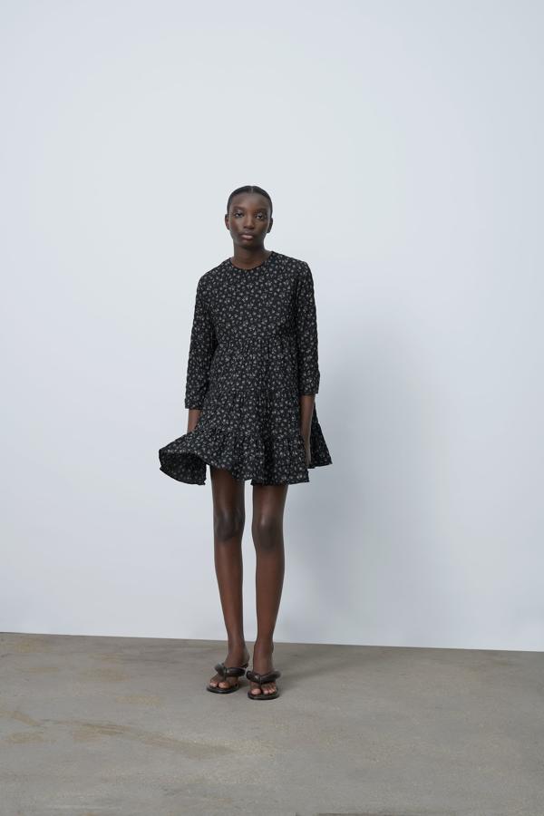 Mini vestido estampado con flores de la nueva colección de primavera de Zara (39,99 euros)