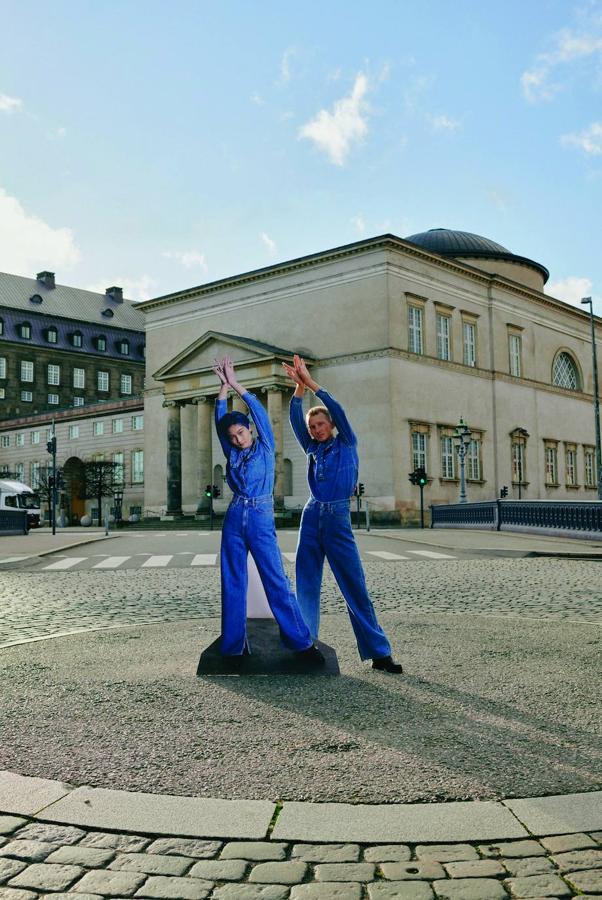 Imagen de la campaña de la colección de Levi's & Ganni.