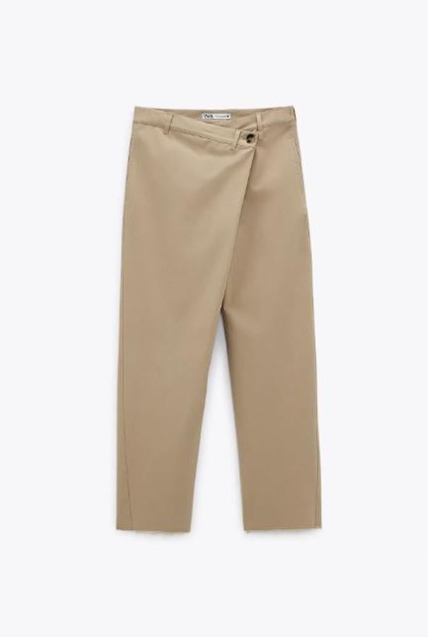 En color beige, de Zara (39,95 euros).