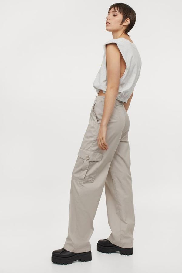 Pantalón cargo recto de talle alto, de H&M (19,99 €).