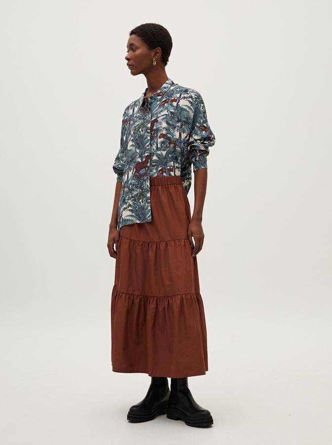 Camisa de algodón de manga larga con estampado tropical, de Parfois (25,99 €).