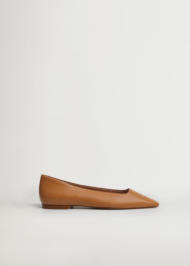 Bailarinas planas en color camel de la nueva colección de Mango (29,99 euros)