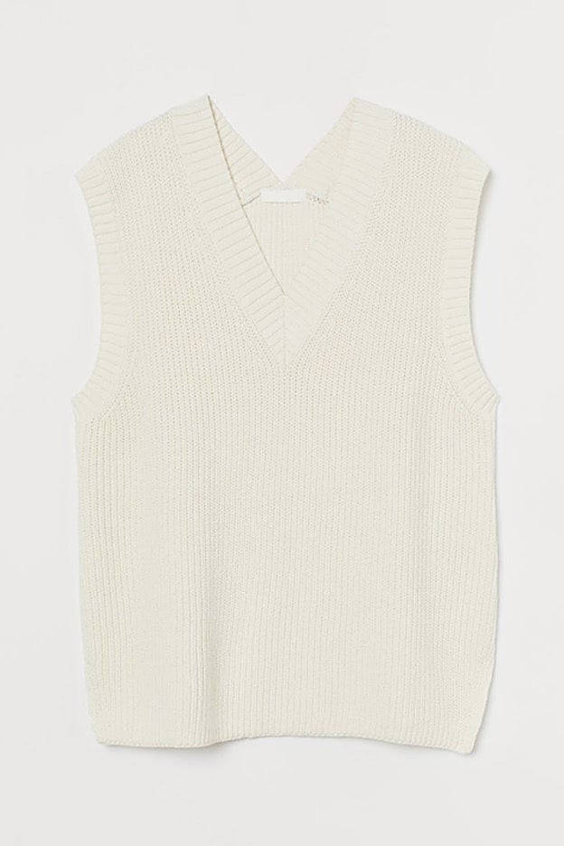 Chaleco de punto con escote en pico de la nueva colección de H&M.