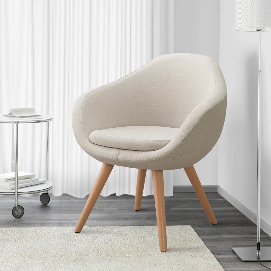 Disponible en beige o gris oscuro y con las patas en madera, este sillón está diseñado para proteger la zona lumbar. Tiene un precio de 129 euros.