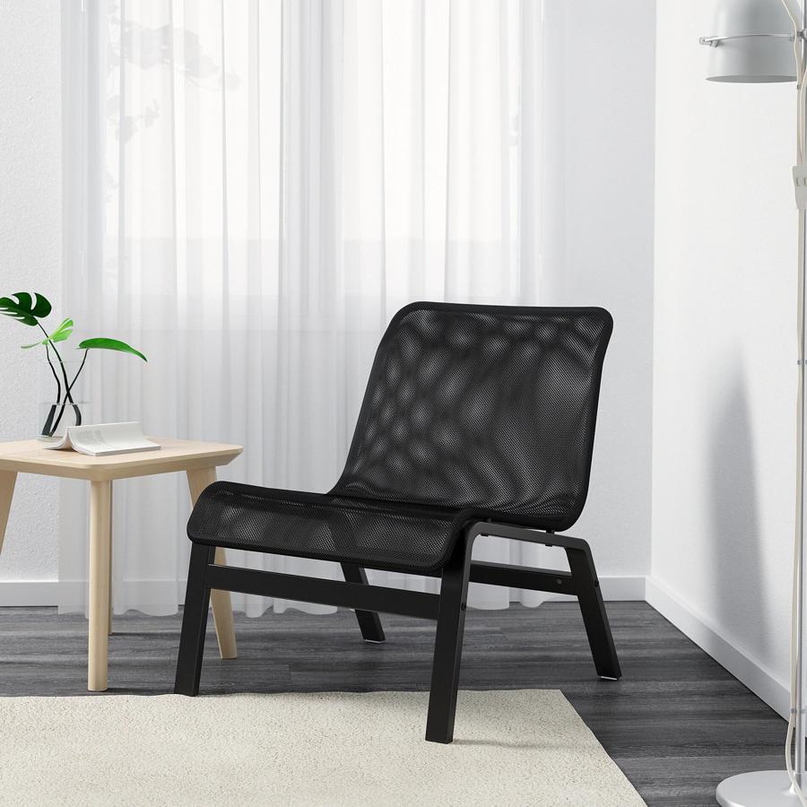 Con un precio de 35 euros, este sillón ligero es uno de los más aplaudidos. Está disponible en gris o negro.