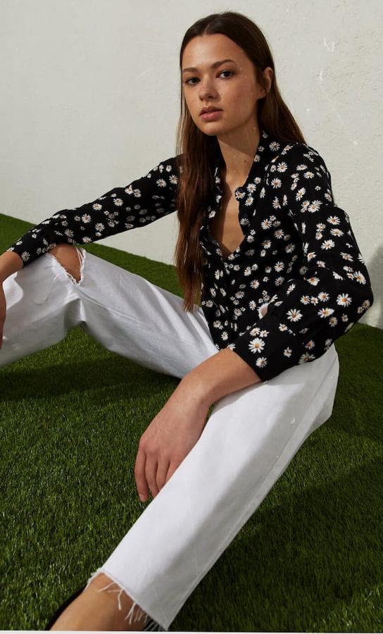 Camisa negra cropped (17,99 euros).