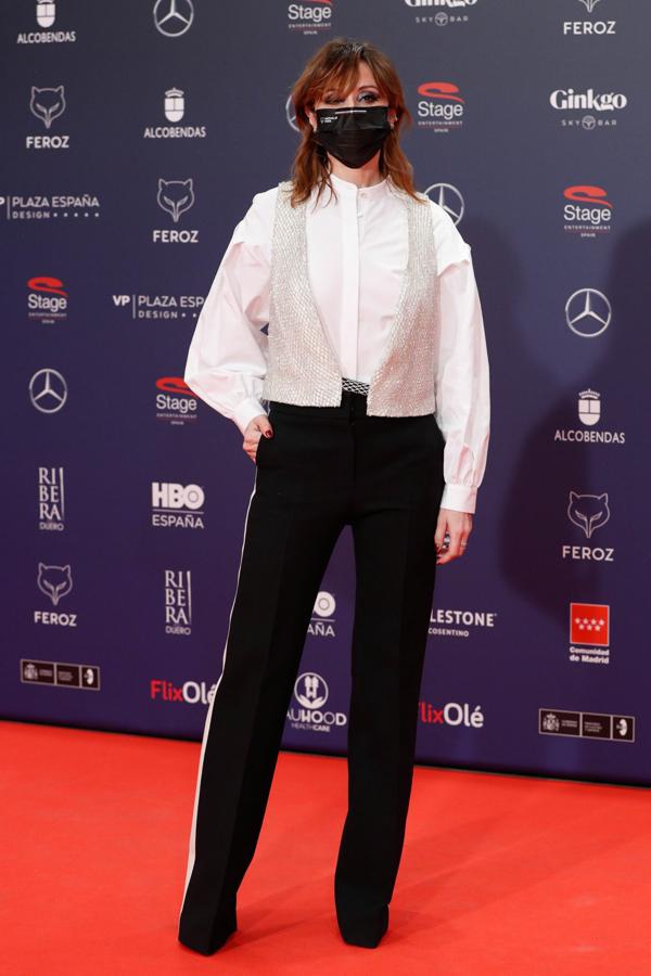 La actriz Nathalie Poza con un look confeccionado a medida de Pedro del Hierro.