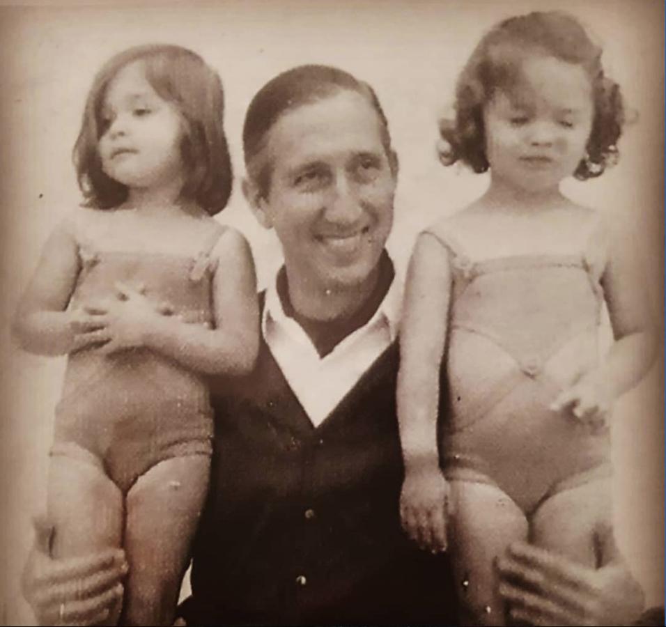 Marta Sánchez nació el 8 de mayo de 1966 en Madrid,su padre era el cantante asturiano Antonio Sánchez. Su hermana melliza se llamaba Paz y desde siempre estuvieron muy unidas. Paz falleció muy joven a causa de un cáncer y eso a Marta le causó un tremendo dolor.