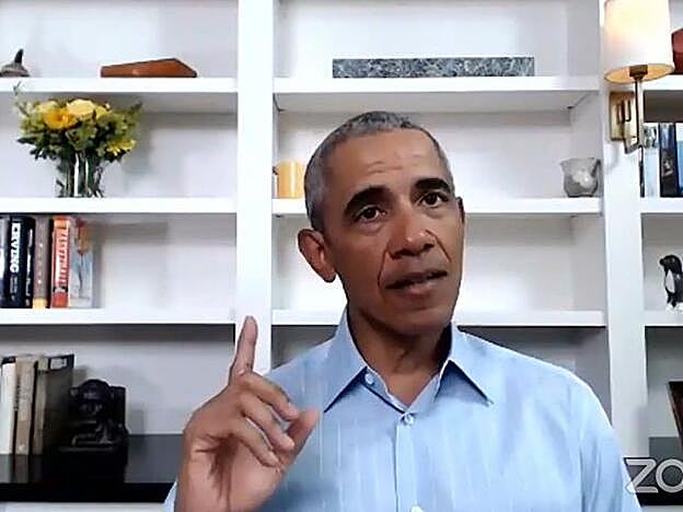 Otra clásica estantería blanca, en el despacho de Barack Obama.