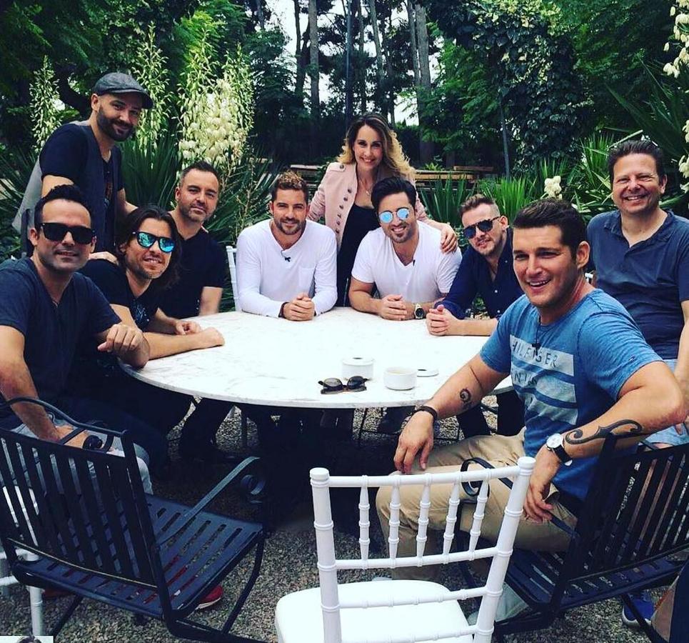 Varios de los participantes de Operación Triunfo de la primera edición participaron en 2016 en un reencuentro televisivo en el que recordaban con cariño cómo fue la etapa de cásting para el programa. El documental comenzaba con la entrada de Rosa López, ganadora de la edición, dentro de una casa en la que finalmente se reunían los otros 16 exconcursantes. "El programa nos ha cambiado la vida", confesaban. En la actualidad casi todos los participantes en esa primera edición siguen manteniendo una excelente relación entre ellos.