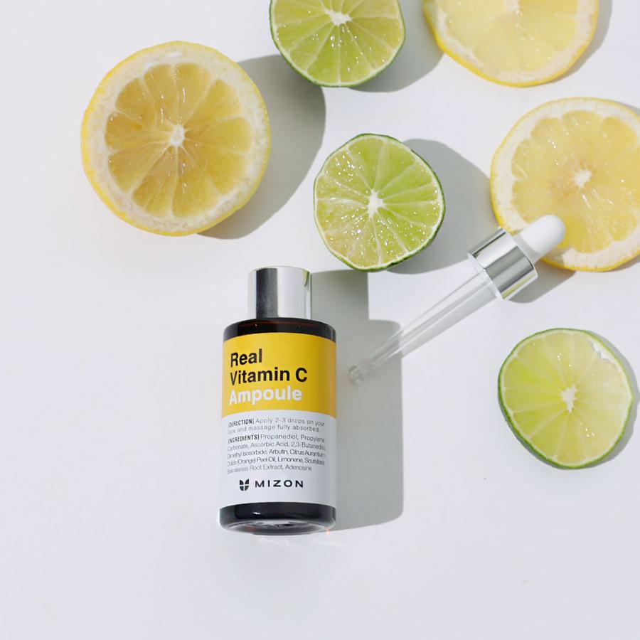 Este sérum formulado con un 19% de vitamina C pura es un poderoso antioxidante que ayuda a aumentar la luminosidad, igualar y conseguir un tono de piel mucho más bonito y radiante. Es un poderoso atenuador de manchas no irritante que al mismo tiempo reduce las líneas finas y las arrugas, minimiza el enrojecimiento y restaura la flexibilidad de la piel. Precio actual: 39,94 euros