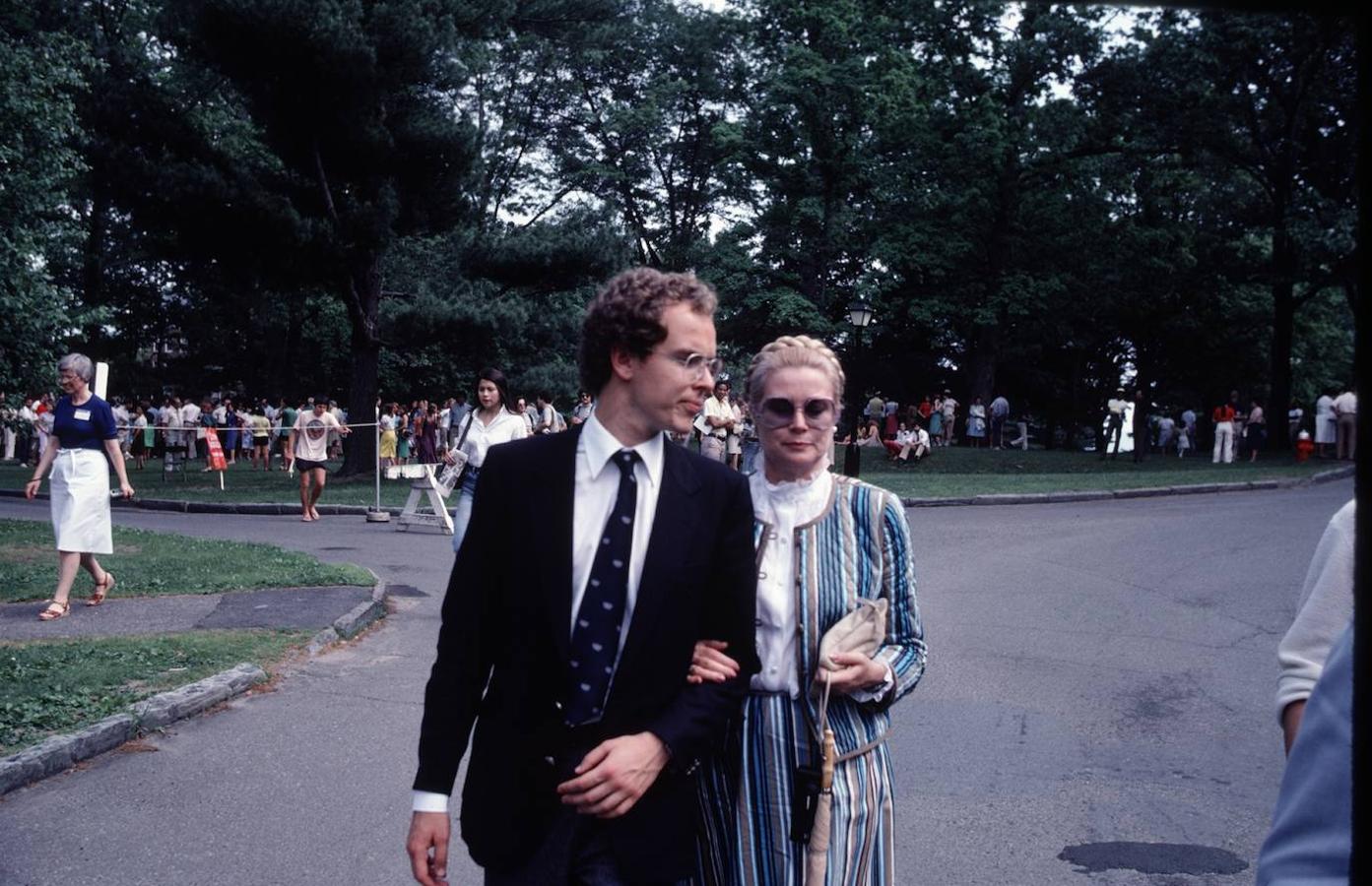 Alberto pasó de granjearse fama de mujeriego (entre sus conquistas se habla de Naomi Campbell, Claudia Schiffer o Brooke Shields) a que se cuestionara su sexualidad.