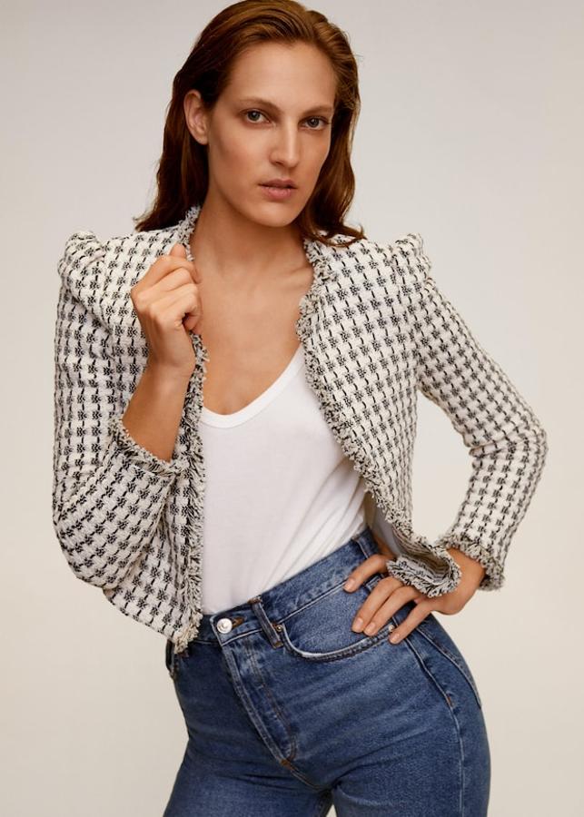 Chaqueta corta en tweed estampado de Mango Outlet (27,99 euros)