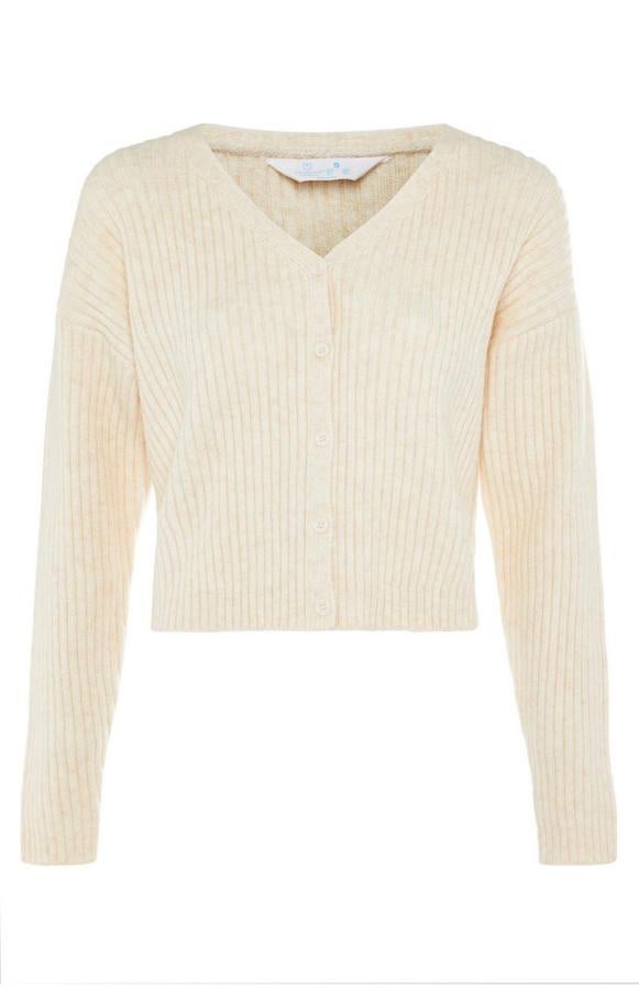 Un básico tan sencillo como necesario: esta chaqueta de canalé de Primark (14 euros) que combina absolutamente con todo.