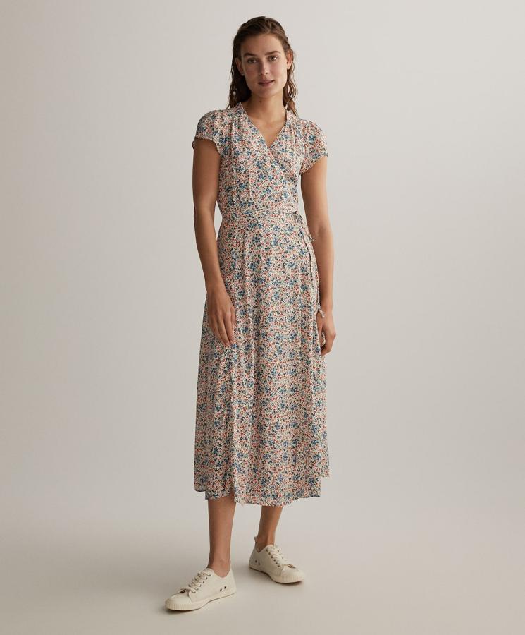 Vestido midi con estampado de flores de la nueva colección de Oysho (35,99 euros)