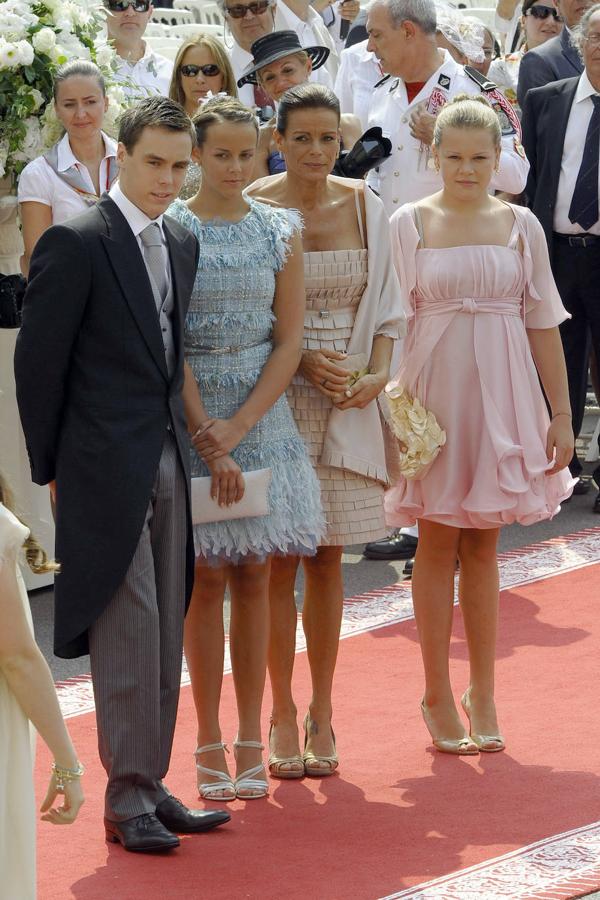 Sus hijos, Louis y Pauline Ducruet y Camille Gottlieb son su mayor tesoro. Aunque ya no viven con ella la relación que mantienen es muy estrecha. La mayor de los tres está volcada en la firma de moda que lanzó hace unos meses, Alter Designs. Camille está volcada en las redes sociales y es la más parecida a ella en cuanto a carácter y su hijo, Louis Ducruet, vive junto a su esposa.