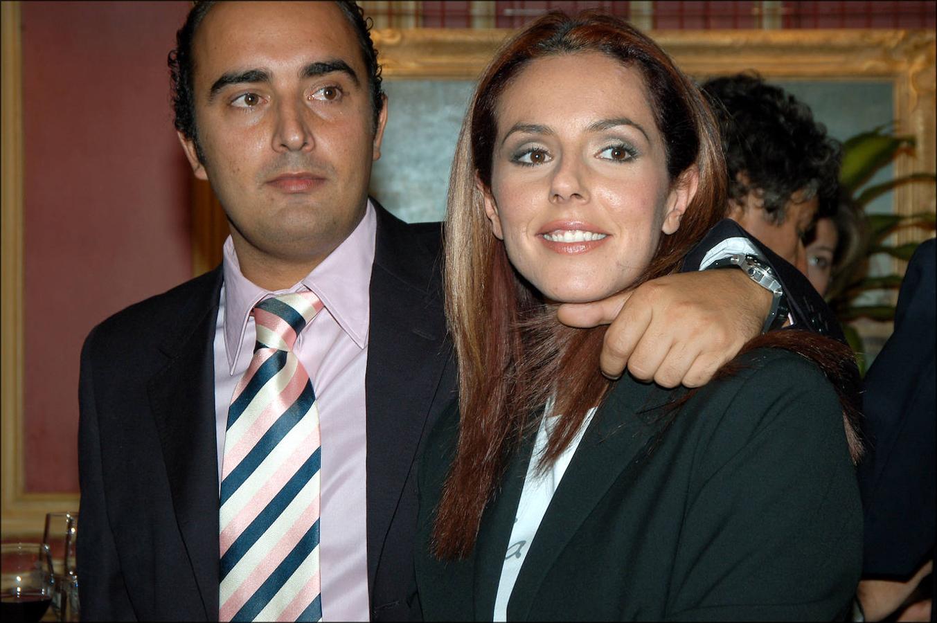 Tras su separación, Rocío Carrasco encuentra su apoyo en Fidel Albiac. Mientras Rocío va afianzando su relación con Fidel empieza con Antonio David un cruce de declaraciones en los medios que dura hasta la actualidad y tras infinidad de demandas en los tribunales. Rocío Jurado se convierte en su mejor apoyo y ve con buenos ojos esta nueva relación.