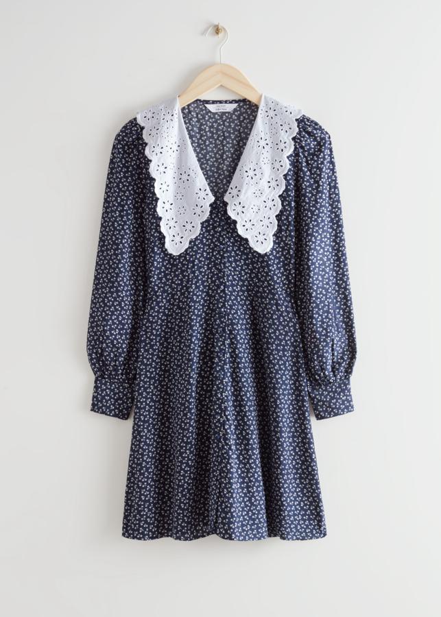 Mini vestido con estampado de flores y cuello blanco de & Other Stories (79,99 euros)