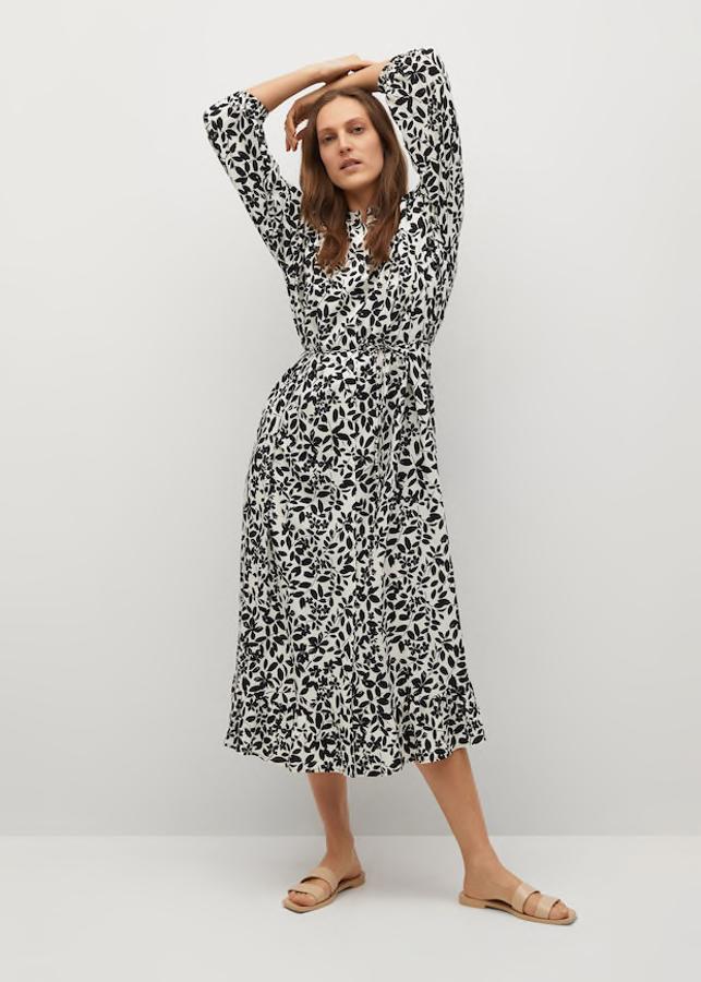 Vestido midi estampado con manga larga, de Mango (29,99 €).