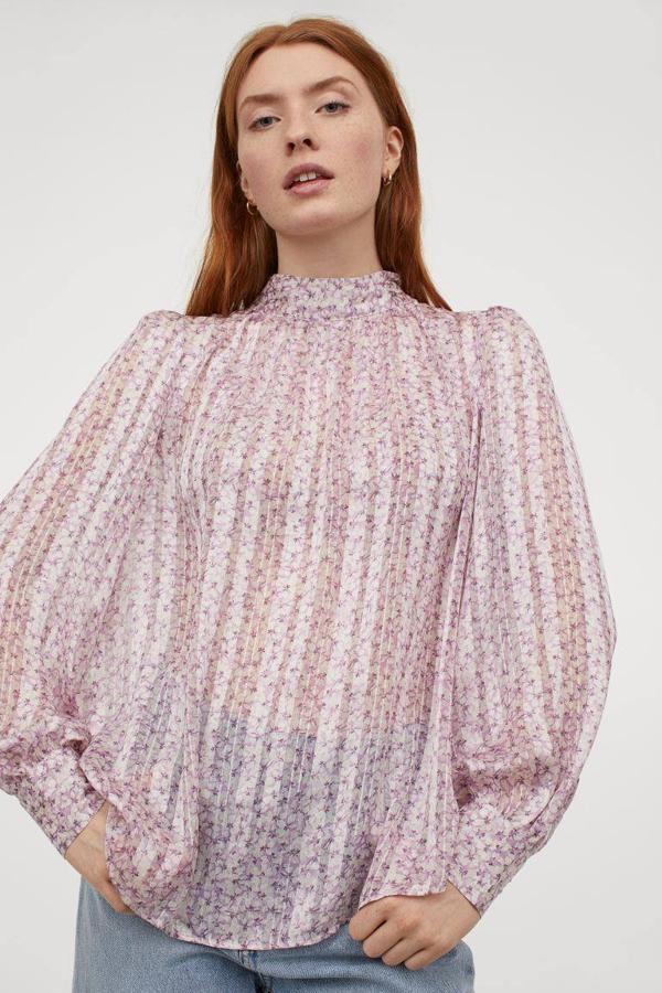 Blusa semitransparente de tejido vaporoso con manga larga, de H&M (14,99 €).