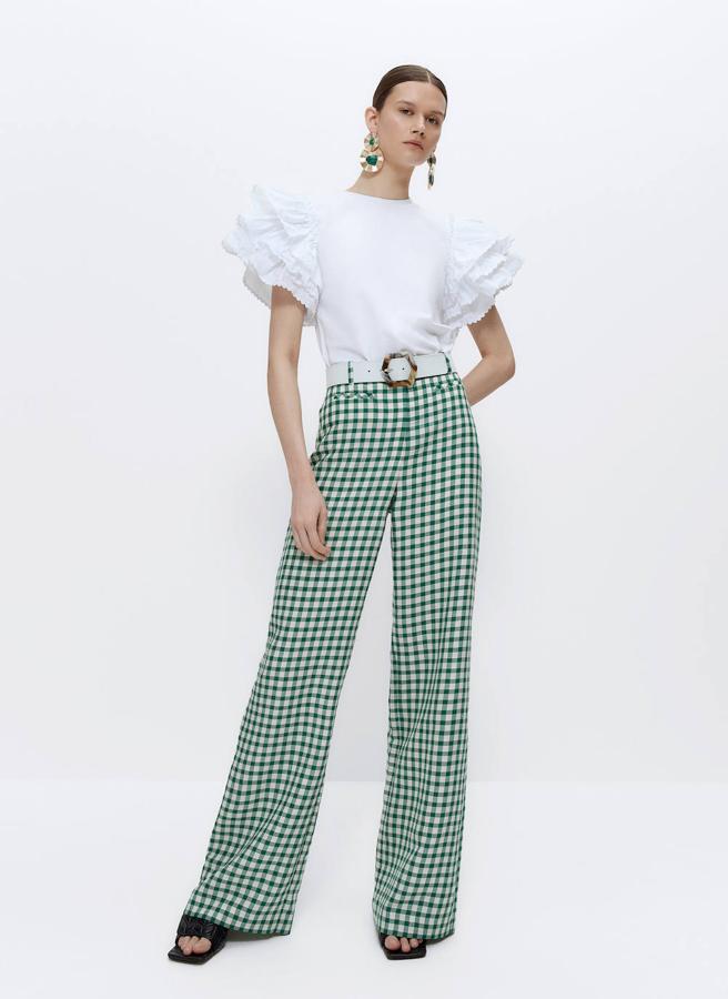 Cuerpo de manga corta de volantes, de Uterqüe (59 €).