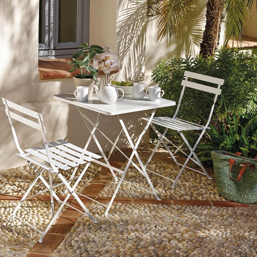 La sencillez siempre es un acierto, y hay clásicos con los que siempre acertaremos, como este conjunto de mesa y sillas de El Corte Inglés, que quedará bien en cualquier rincón.