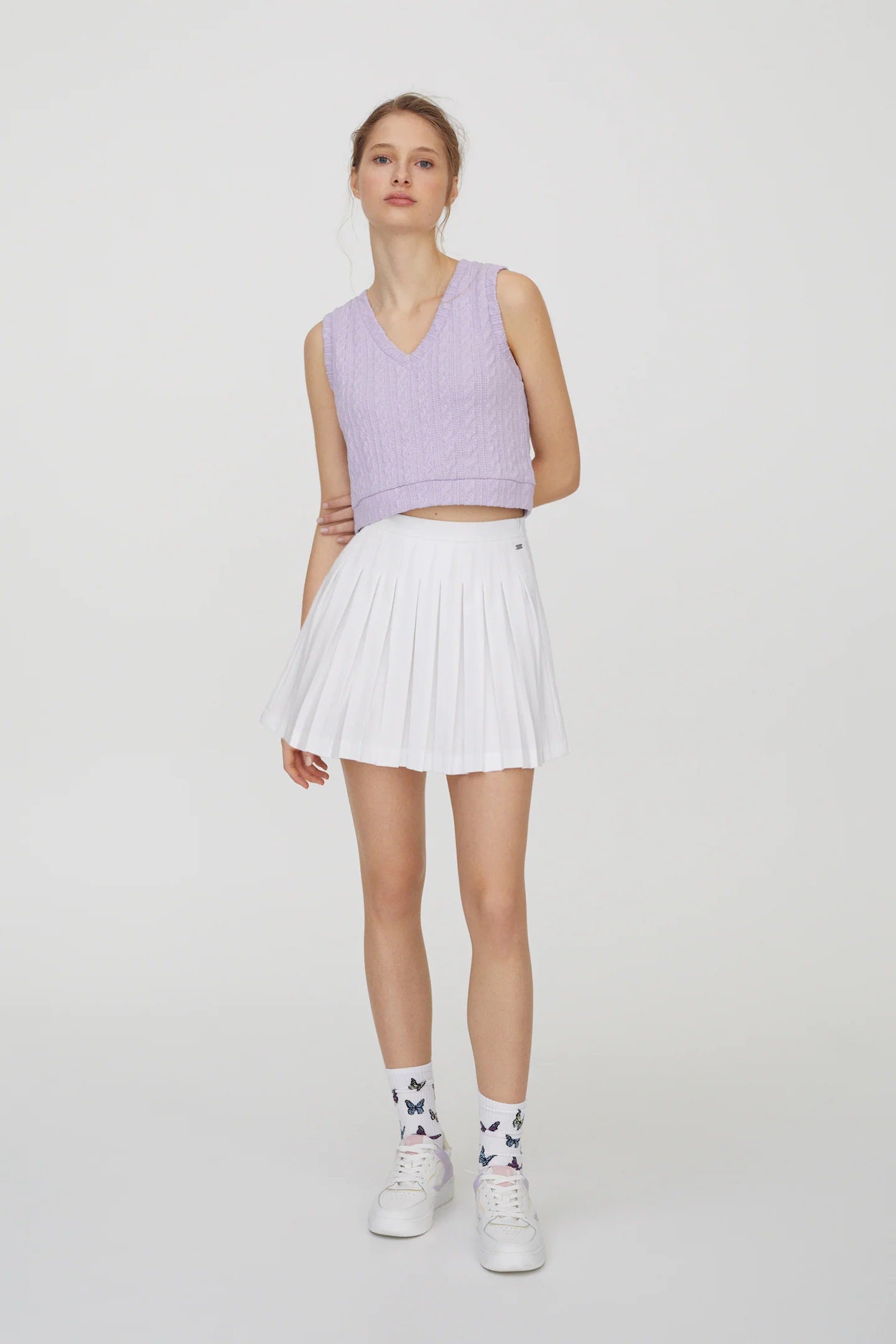 Para un toque más teen y rejuvenecedor: falda mini de tablas de Pull&Bear por 19,99 euros.