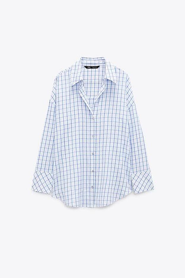 Camisa de popelín con estampado de cuadros de Zara (22,99 euros)