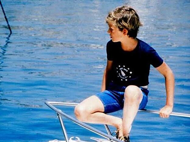 En ocasiones sintió que su vida era diferente de la de otros niños, pero gracias a su educación entendió y asumió sus responsabilidades como futuro rey de España.