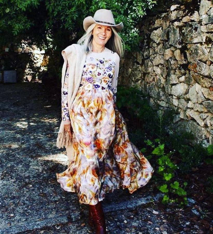 Camino Villa (@caminovilla). 173.000 seguidores. Puede ser producto de su preciosa melena blanca, pero los looks de Camino desprenden luz propia.