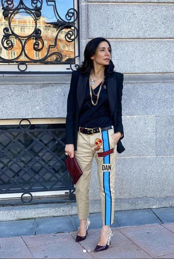 Rafi Rejano (@rafirejano) 104.000 seguidores. Tiene un estilo mucho más sobrio que es capaz de aligerar con complementos y estampados arriesgados (y que funcionan).