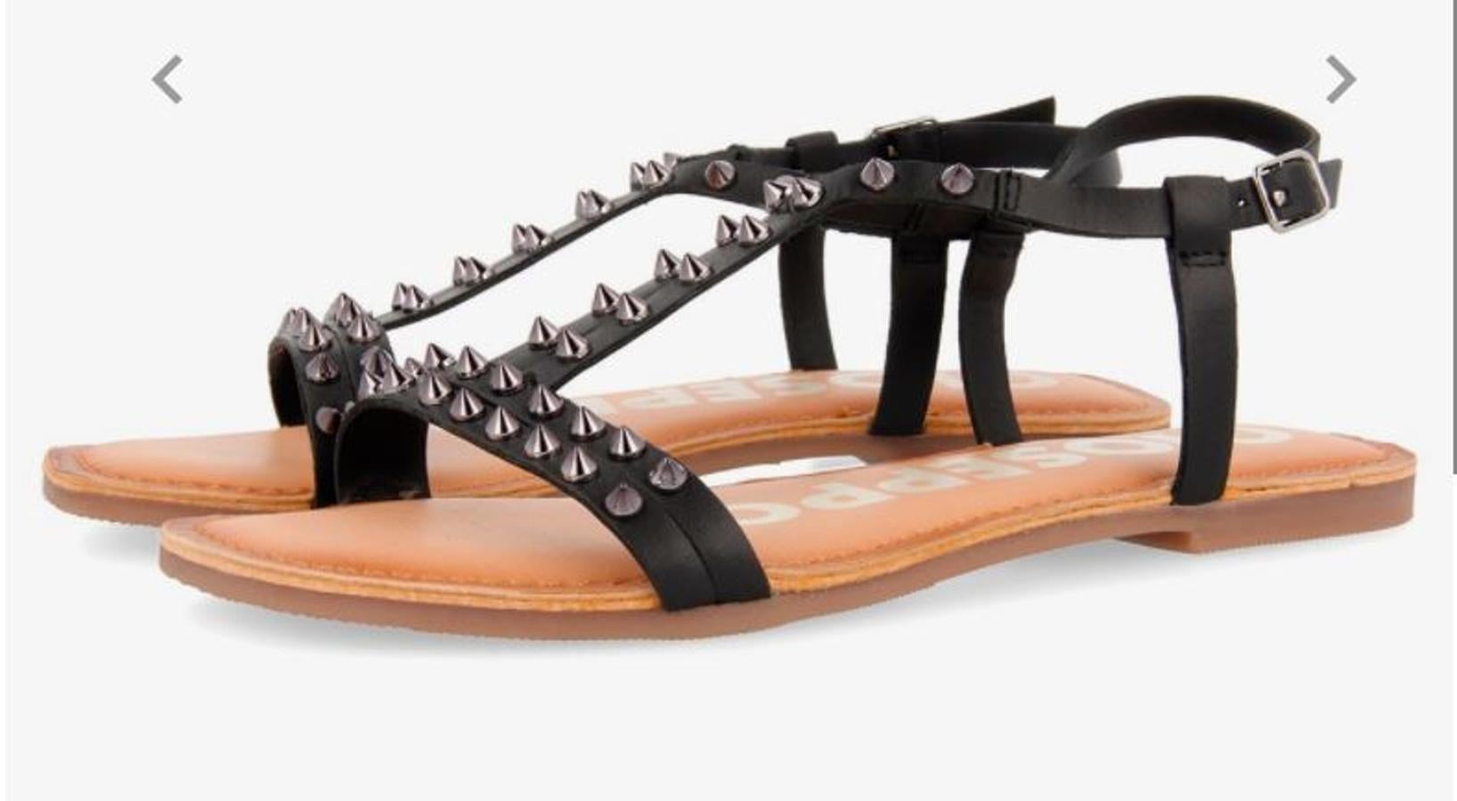 Sandalias negras con tachuelas Garland de Zalando. También puedes encontrarlas en color nude. Precio: 28,95€ (antes 44,95€).