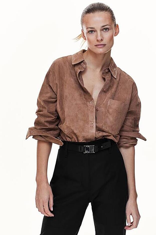 Camisa de ante con bolsillo en rosa oscuro.