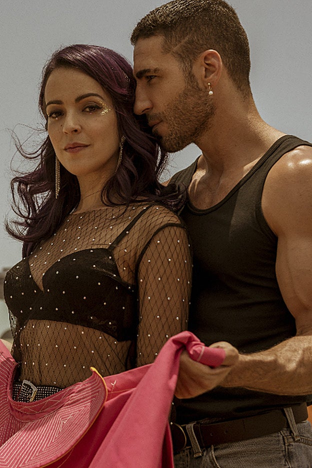 El flechazo entre la prostituta Coral (Verónica Sánchez) y Moisés (Miguel Ángel Silvestre).