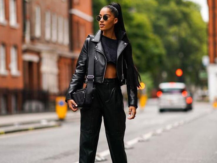 Fotos: Estos originales y favorecedores pantalones negros con aberturas hacen tipazo y vas a poder llevarlos toda la primavera