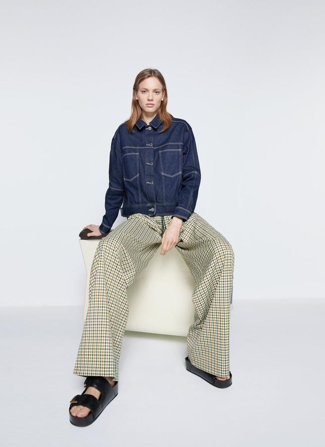 Cazadora vaquera de Uterqüe, (99 euros).