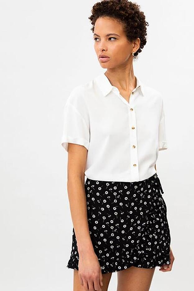 A caballo entre una falta y un pantalón, esta prenda promete dar mucho juego esta temporada.